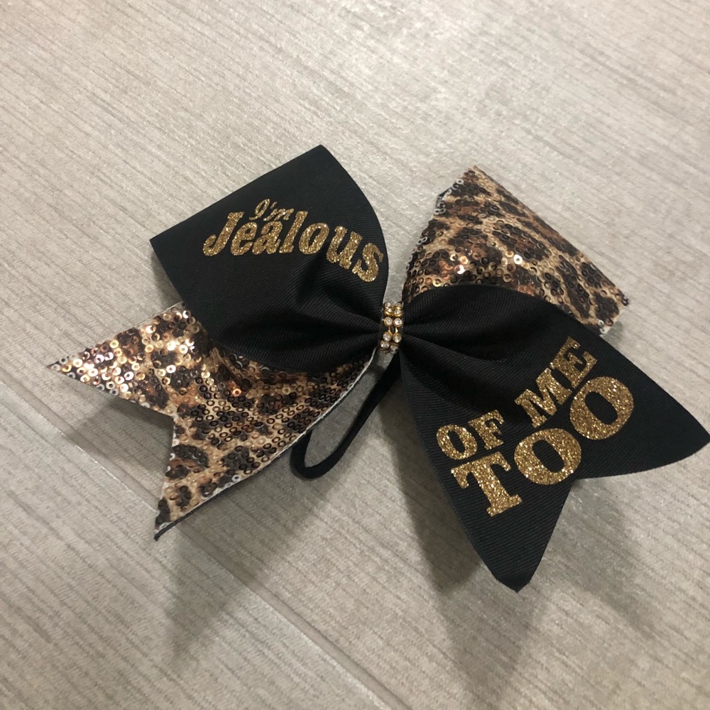 Super cute cheer bow!!